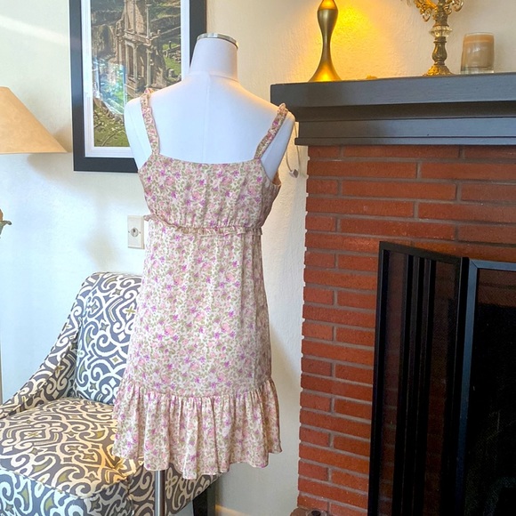 NWT Baby Doll Floral Mini Shift Dress, Small - Picture 4 of 6